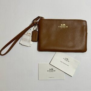 COACH NWT Pebbled Leather Corner Zip Wristlet Saddle Brown Gold Detailing